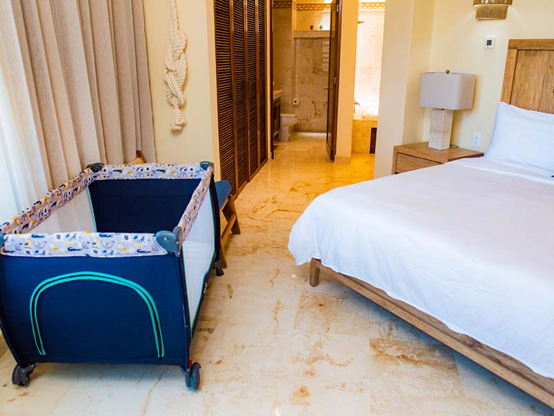 Vista aérea del Condo 207 y su entorno tropical cerca del mar